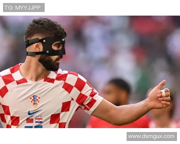 德国足球明星佩戴面罩出战引发热议展现坚韧精神与竞技魅力