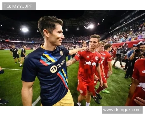 法国与波兰足球明星同框合影展现友谊与竞技精神的精彩瞬间